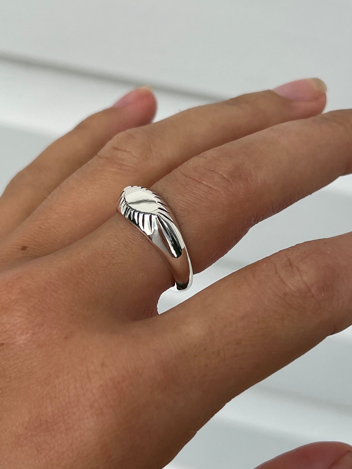 CENTURY signet | Q