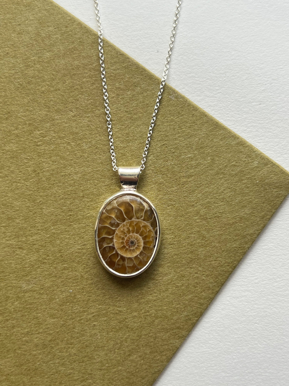 WILLA pendant