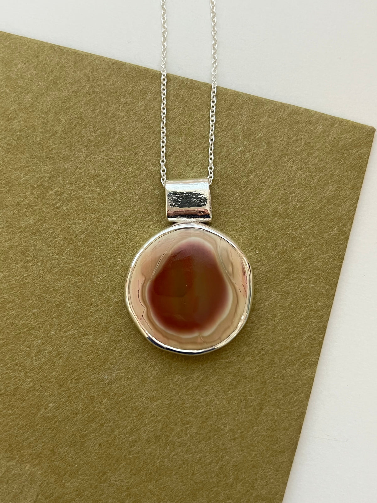 BRIAR pendant