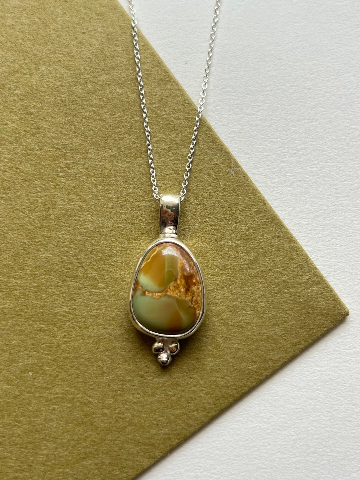 DELIA pendant