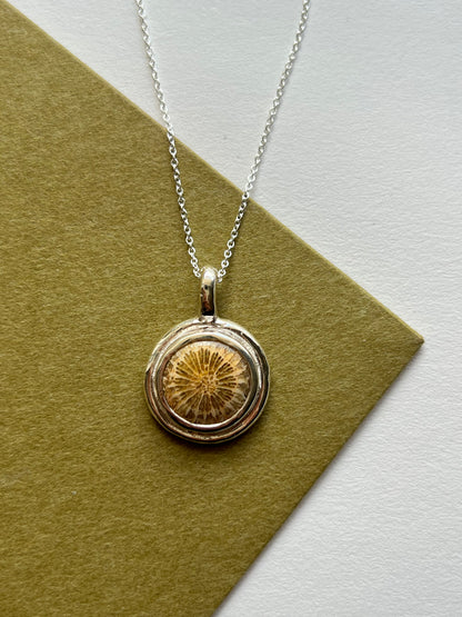 LEONIE pendant