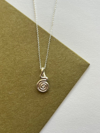 GOLDIE pendant