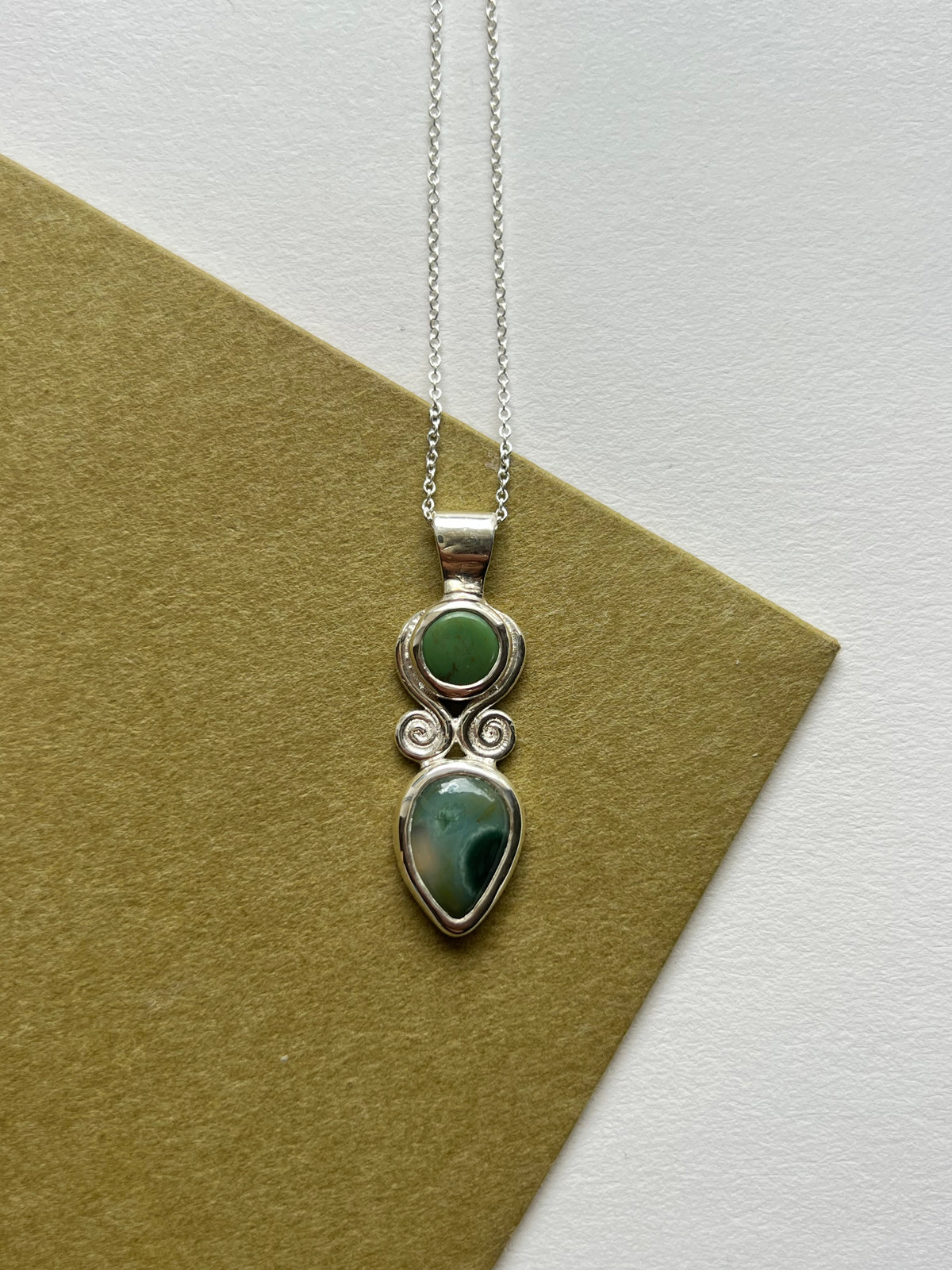 NINA pendant