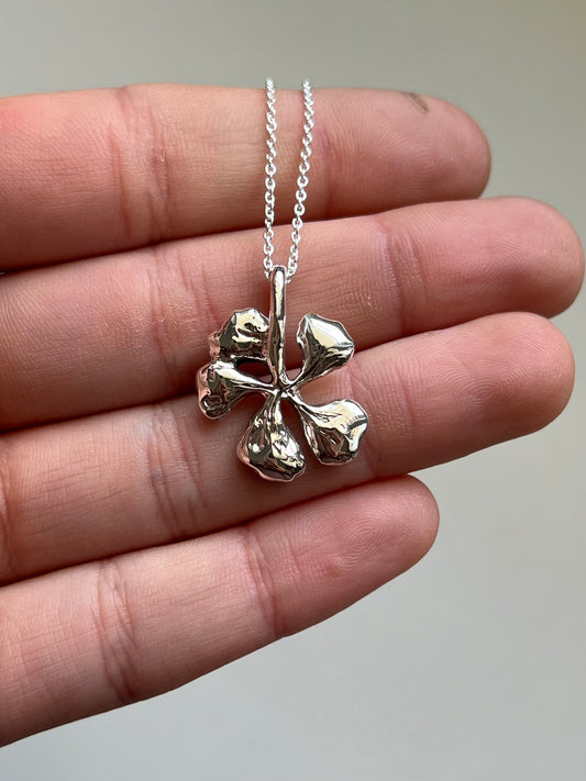 HIBISCUS pendant