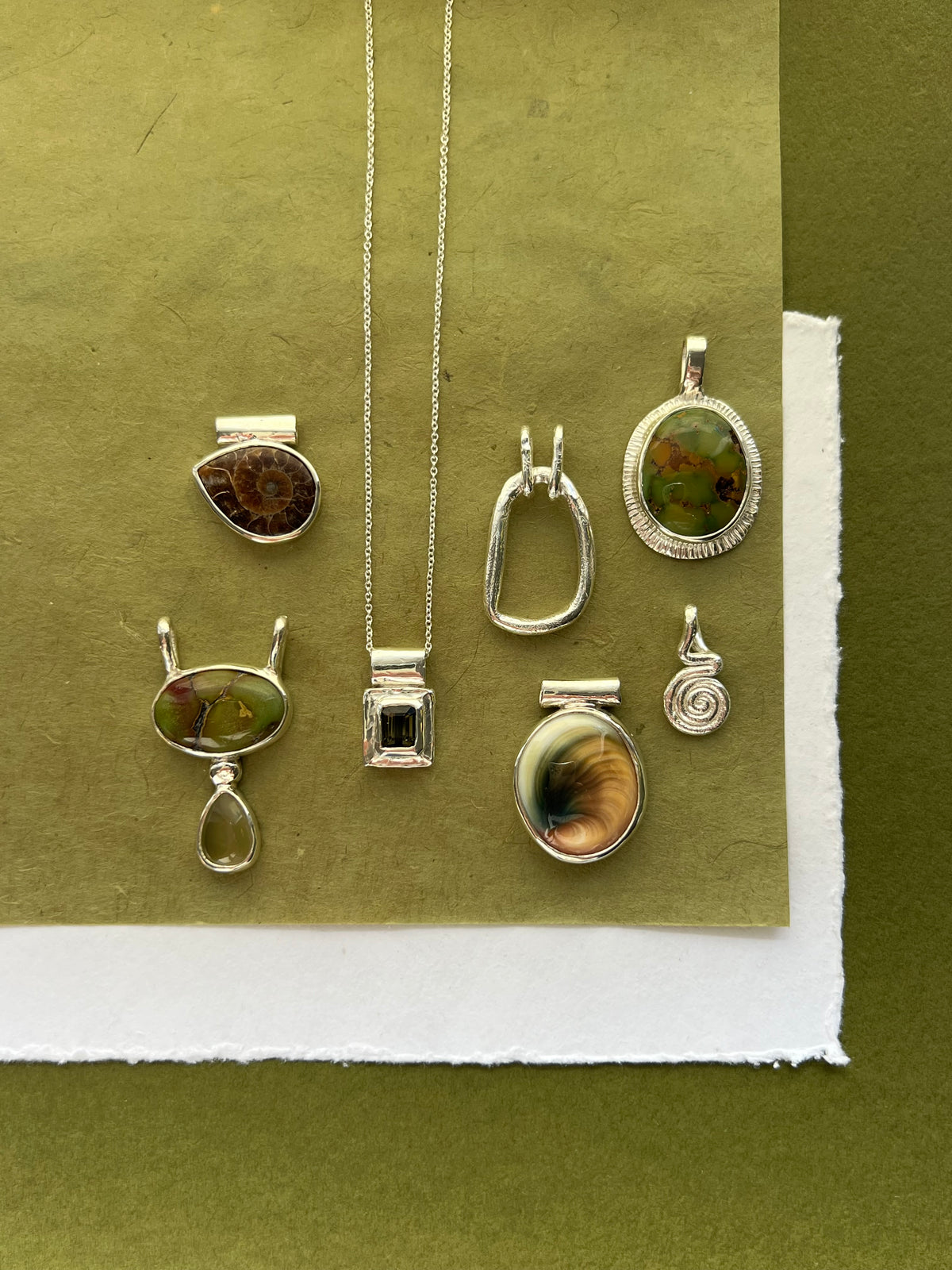 HAZEL pendant