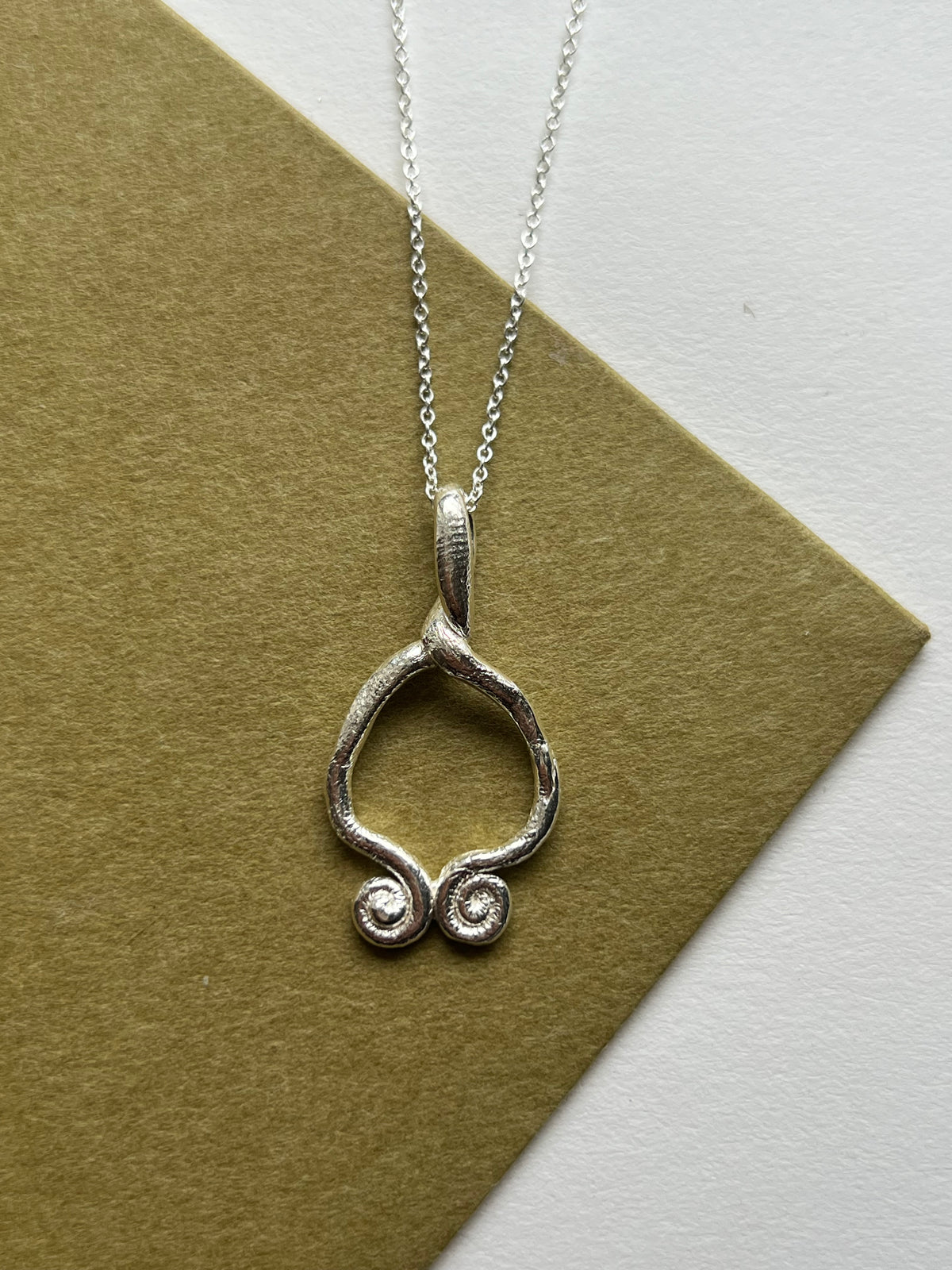 WINNIE pendant