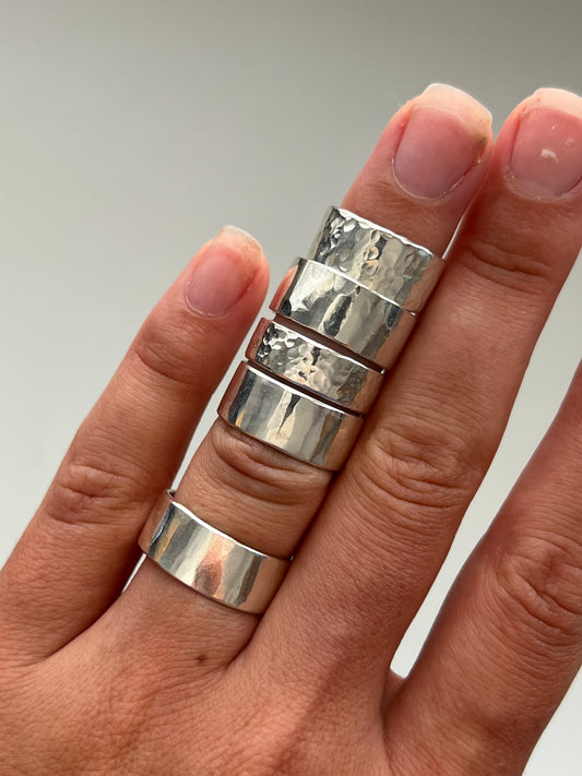 HAMMERED ring