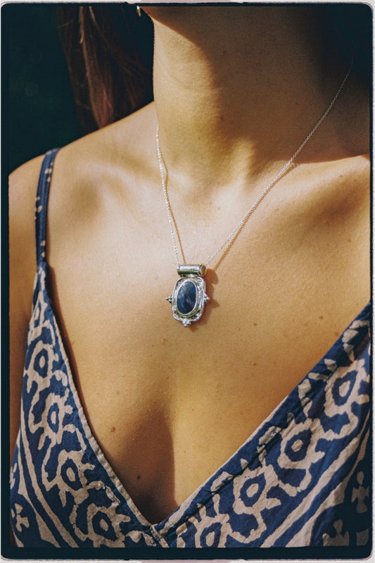 OPAL pendant