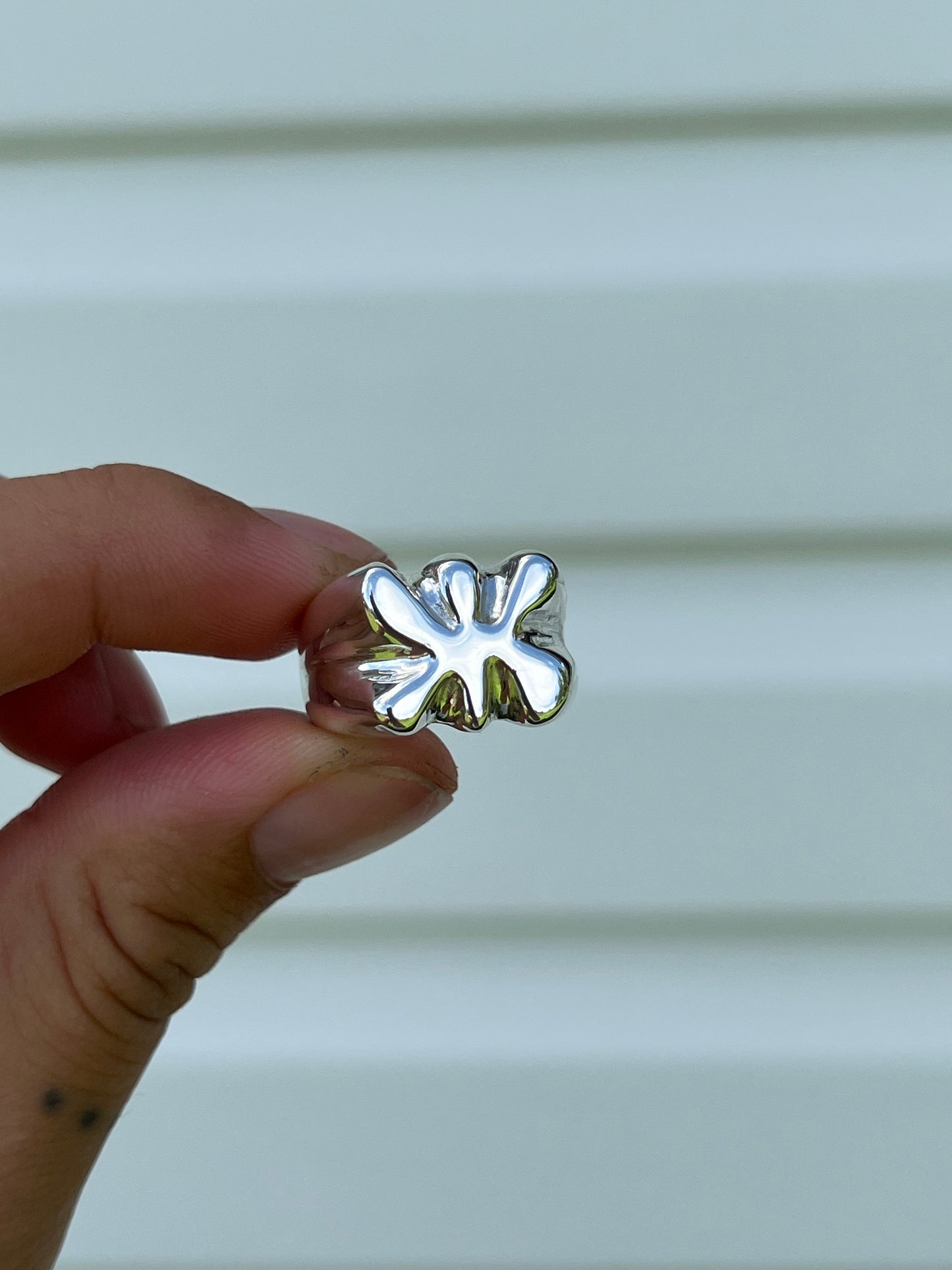 Flower Signet | J