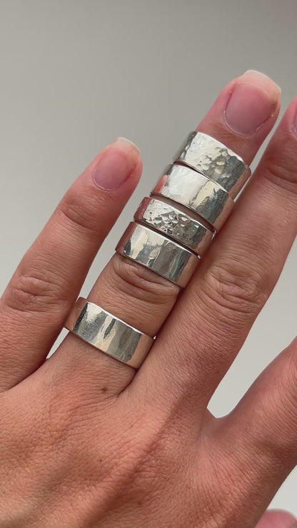 HAMMERED ring